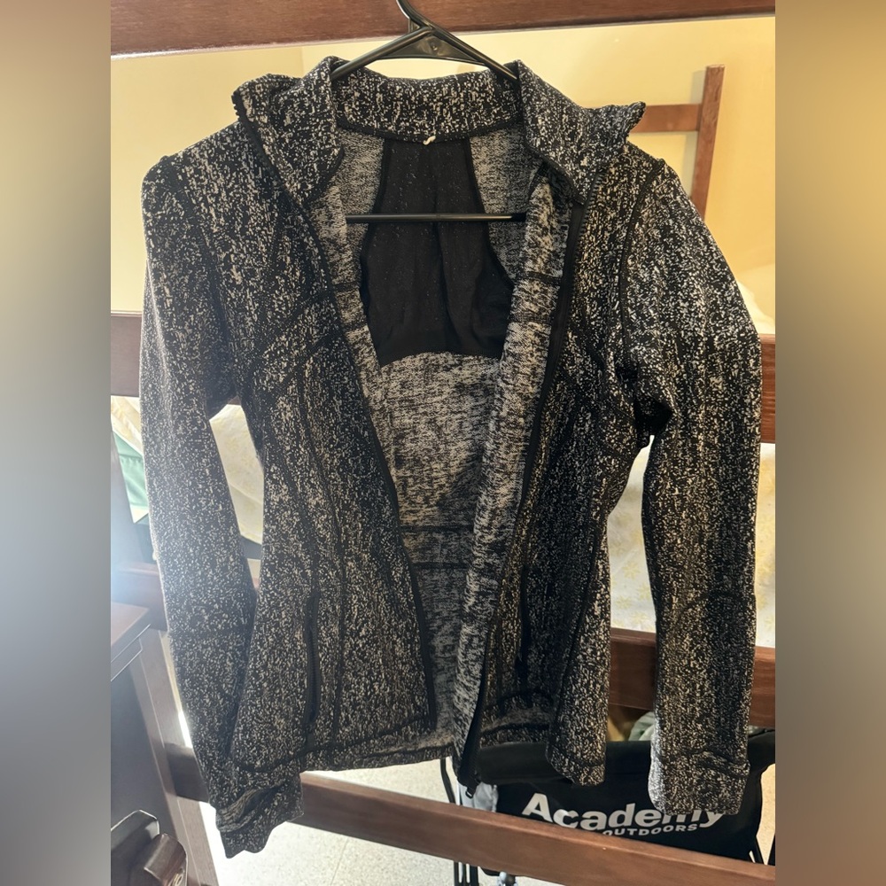 Lulu define jacket
